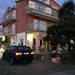 Apartments More דירה