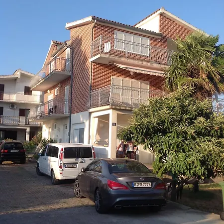 Apartment Apartments More Pirovac